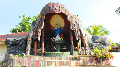 Goa Maria Depan Gereja